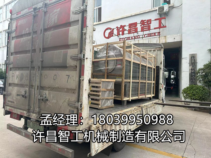 5月11日，辽宁锦州客户订购DCCZ7-15型电磁炒货机，现场装车发货，感谢您的支持与信任