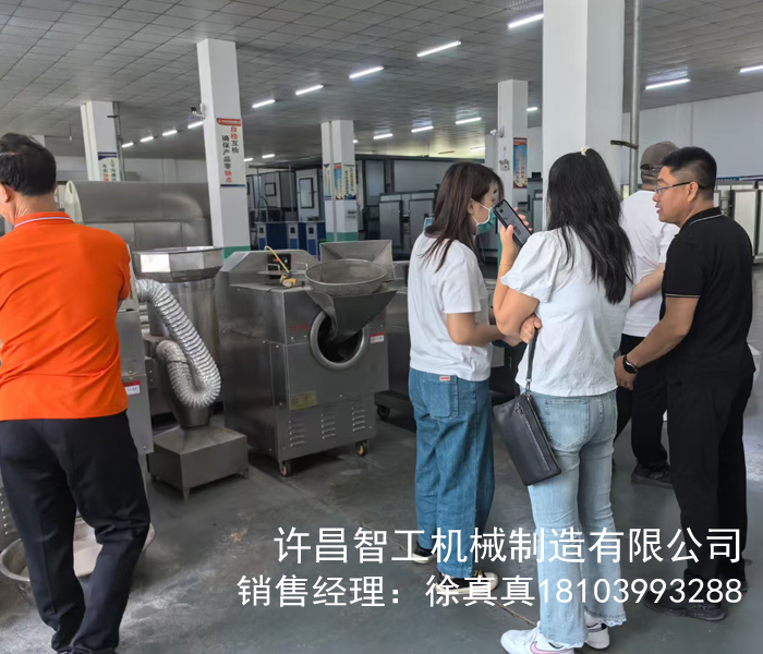 欢迎山西客户来厂试机电磁炒货机加工黑豆