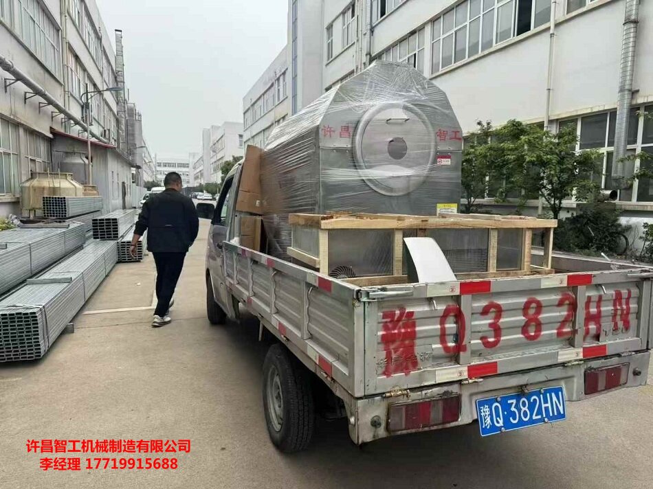 客户自驾车来厂考察电磁炒货机，很满意，现场拉走中型炒货机一台
