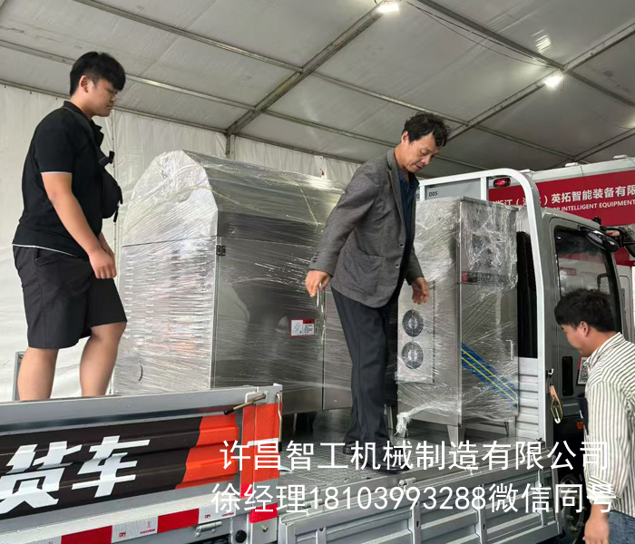 9月11日，亳州展会接近尾声，客户现场专车拉走电磁炒货机一台